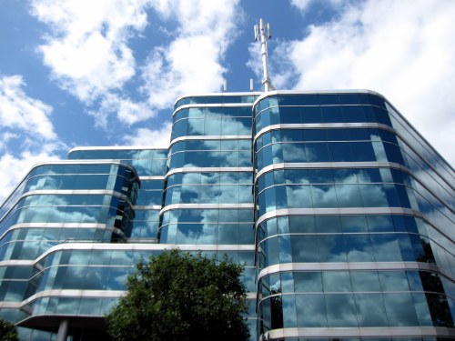 An office building at the periphery of Town of Mount Royal